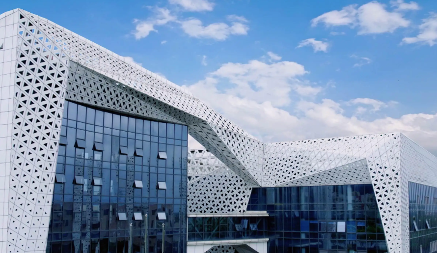 2025年智能装备技术趋势及其对建材生产设备选型的影响
